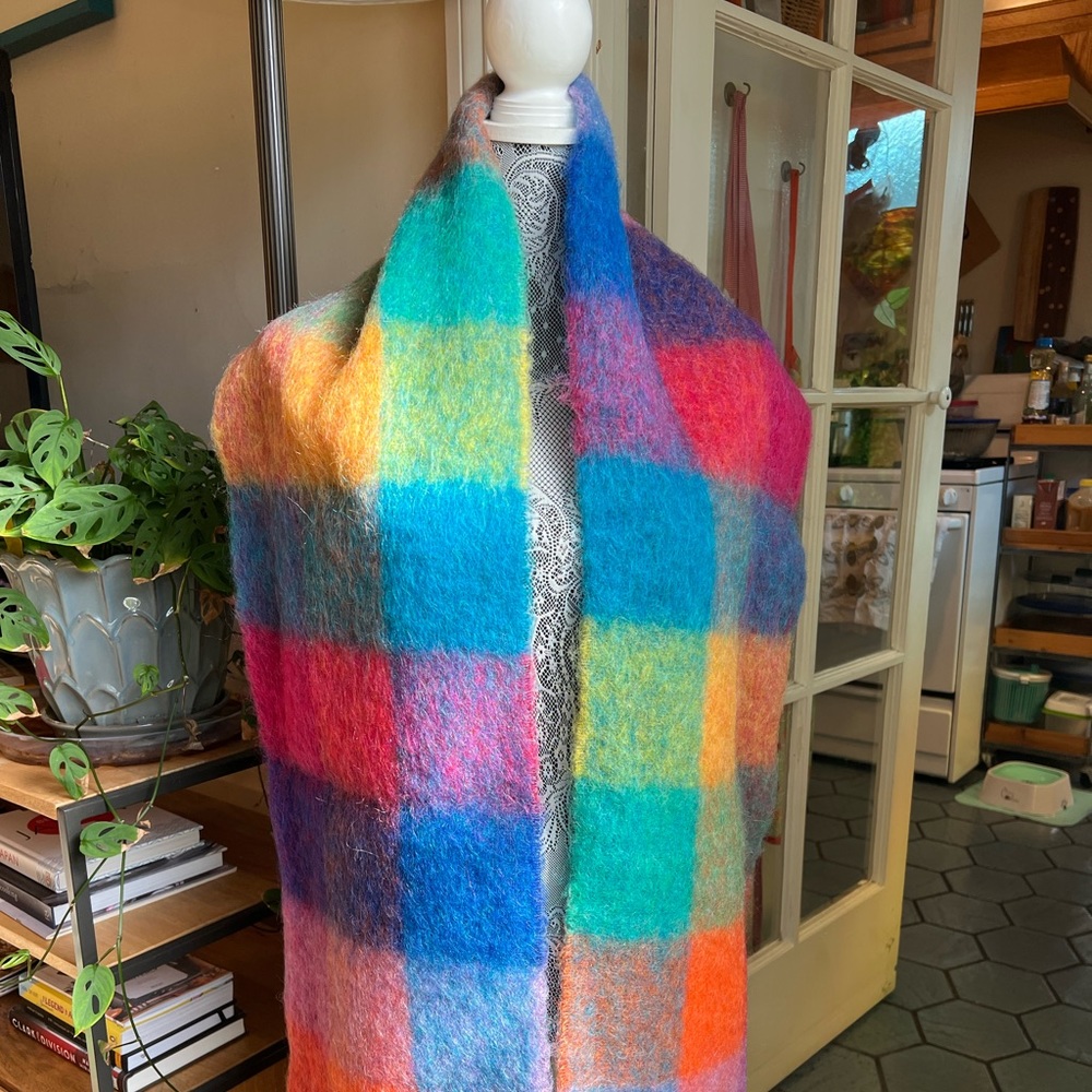 Acne scarf